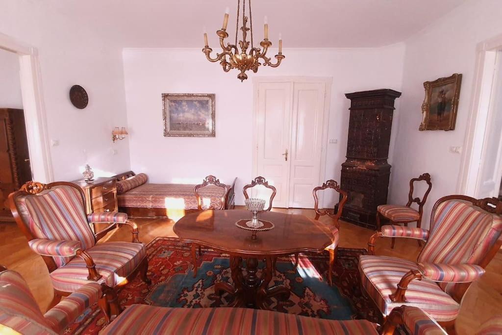 Romantic Villa - Pápa エクステリア 写真