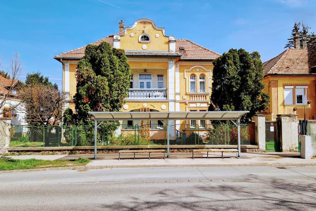 Romantic Villa - Pápa エクステリア 写真